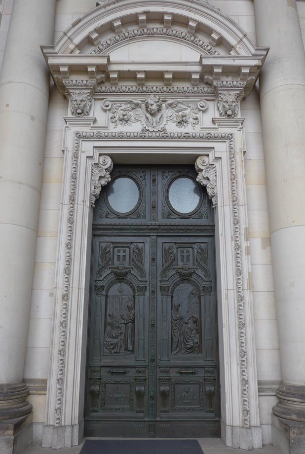 greendoorberlindom.jpg